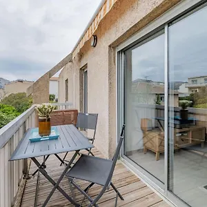 Appartement Beau T2 Avec Terrasse Proche Des Plages, Marseille